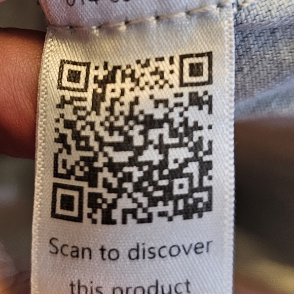 NWT Women's Relaxed Fit Button Up Denim Shirt. Size:XL. - Picture 6 of 6